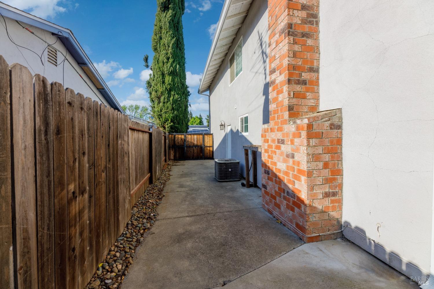 Detail Gallery Image 34 of 34 For 142 Lakehurst Dr, Vacaville,  CA 95687 - 4 Beds | 2/1 Baths