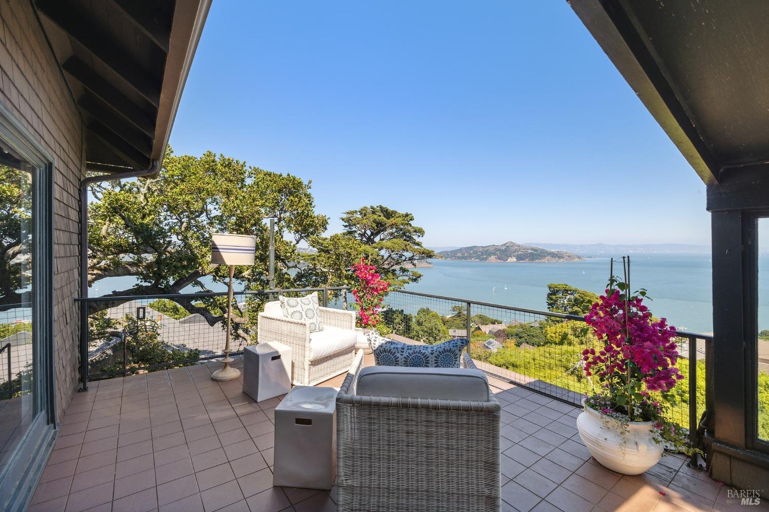 Detail Gallery Image 17 of 50 For 19 Prospect Ave, Sausalito,  CA 94965 - 4 Beds | 3/1 Baths