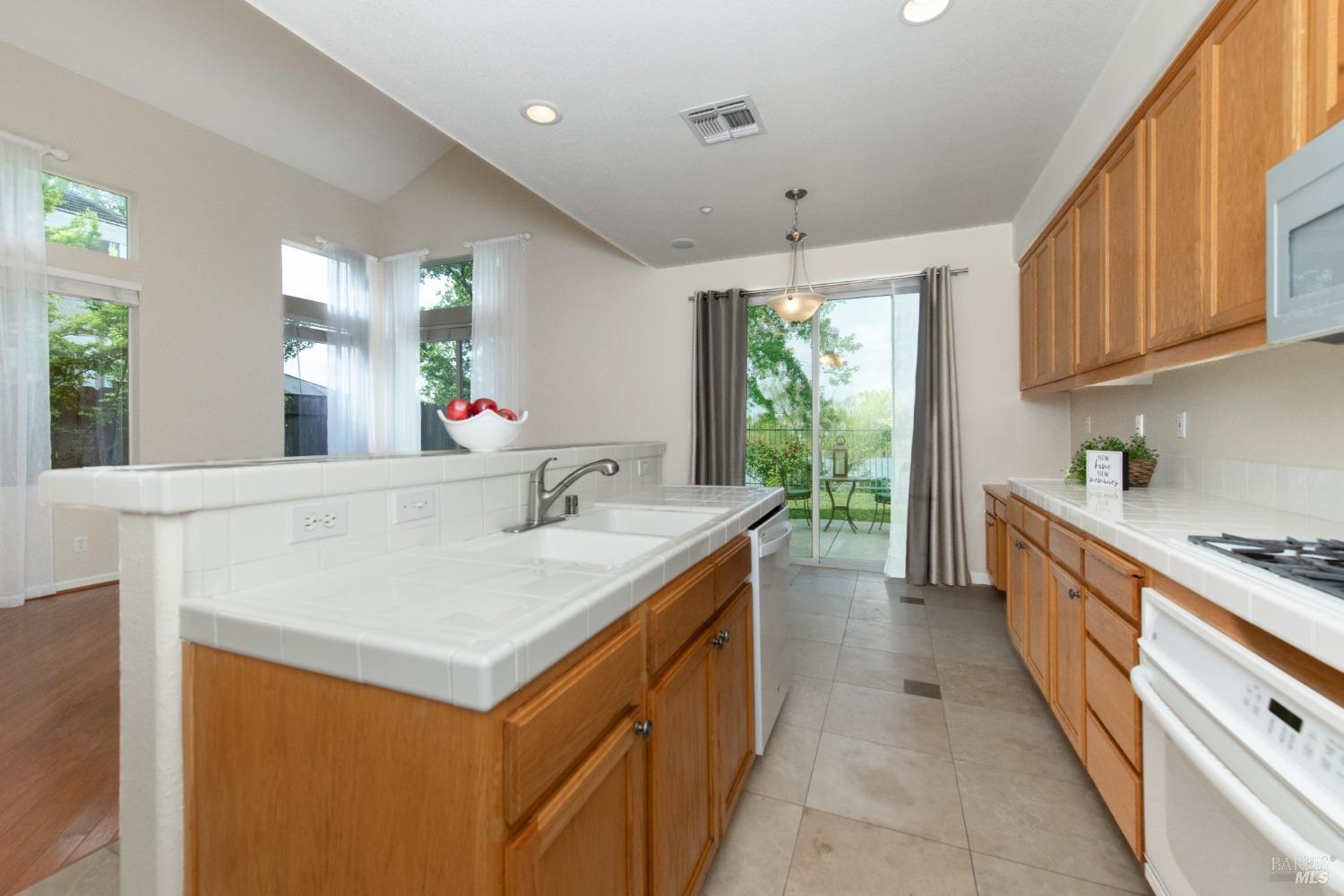 Detail Gallery Image 28 of 65 For 2917 Lakefront Ct, Fairfield,  CA 94533 - 3 Beds | 2 Baths