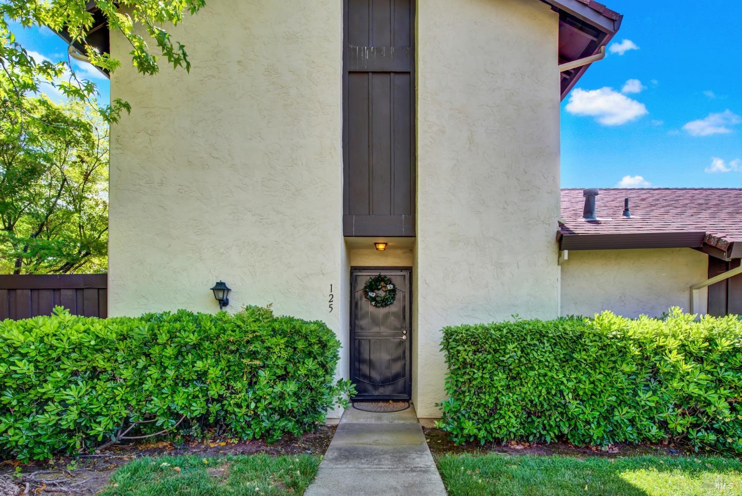 Detail Gallery Image 6 of 68 For 125 Fairoaks Dr, Vacaville,  CA 95688 - 2 Beds | 2/1 Baths