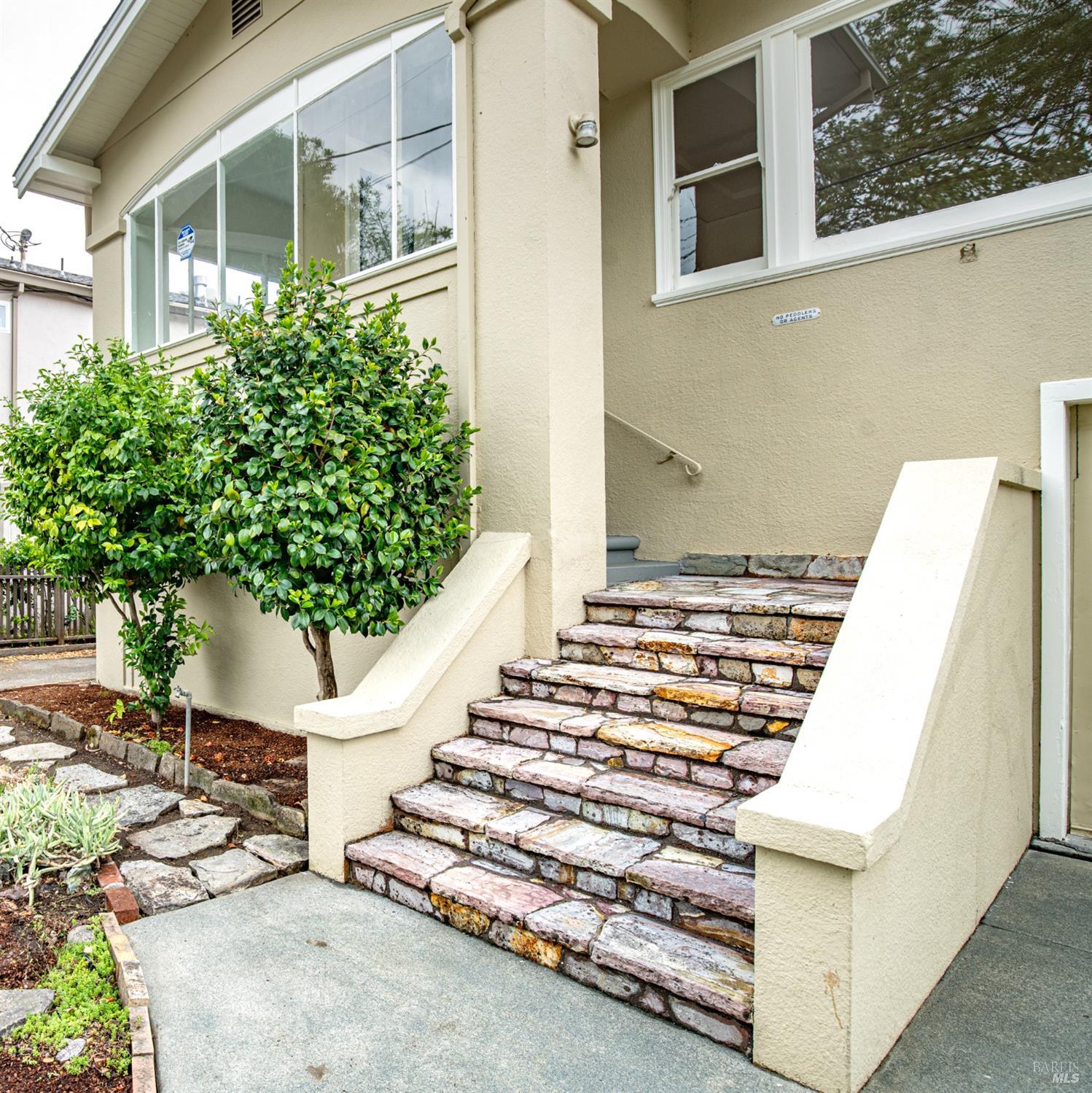 Detail Gallery Image 2 of 73 For 31 Belle Ave, San Anselmo,  CA 94960 - 3 Beds | 1/1 Baths