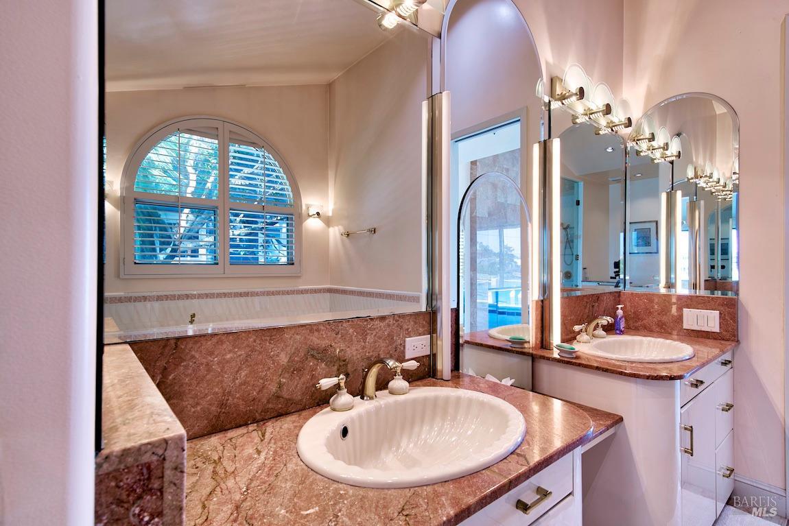 Detail Gallery Image 31 of 47 For 88 Trinidad Dr, Tiburon,  CA 94920 - 3 Beds | 2/1 Baths