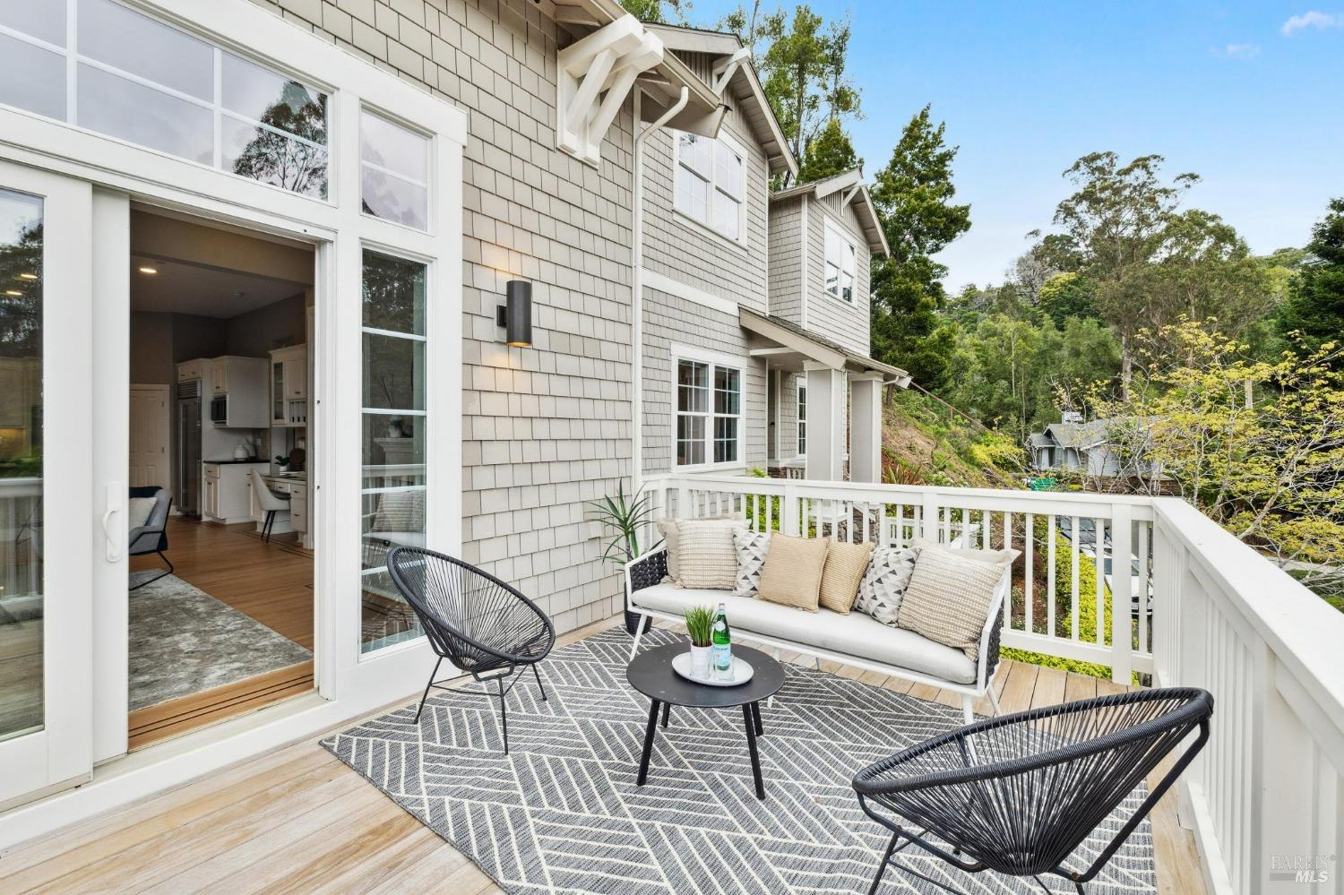 Detail Gallery Image 13 of 27 For 508 Blue Jay Way, Mill Valley,  CA 94941 - 4 Beds | 2/1 Baths