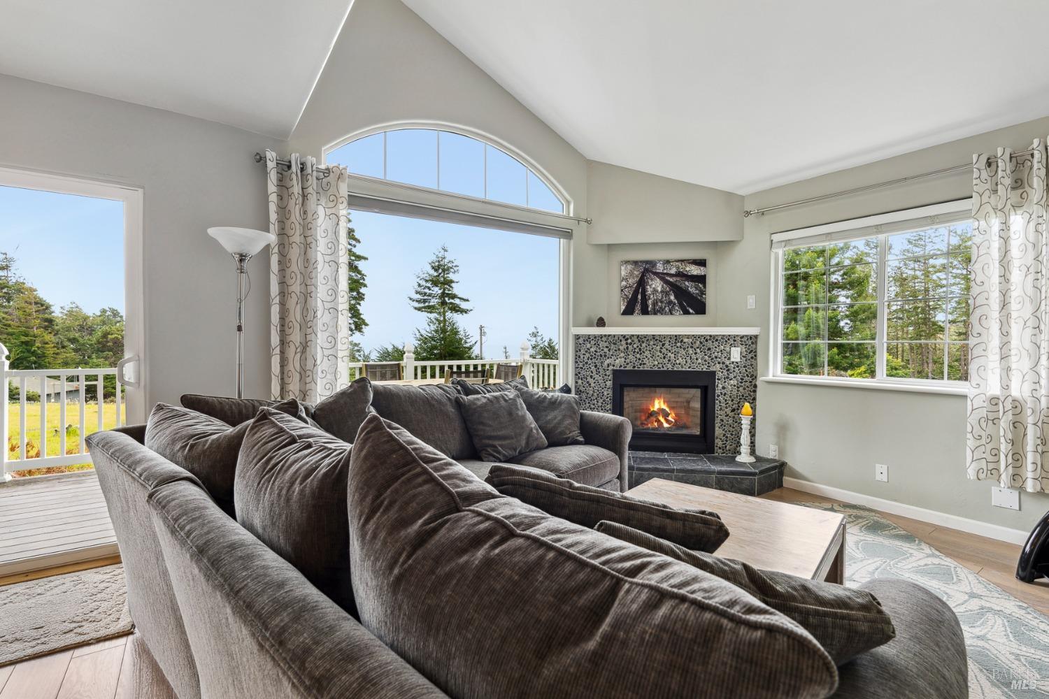 Detail Gallery Image 10 of 34 For 35540 Ocean View Ct, Anchor Bay,  CA 95445 - 3 Beds | 3/1 Baths
