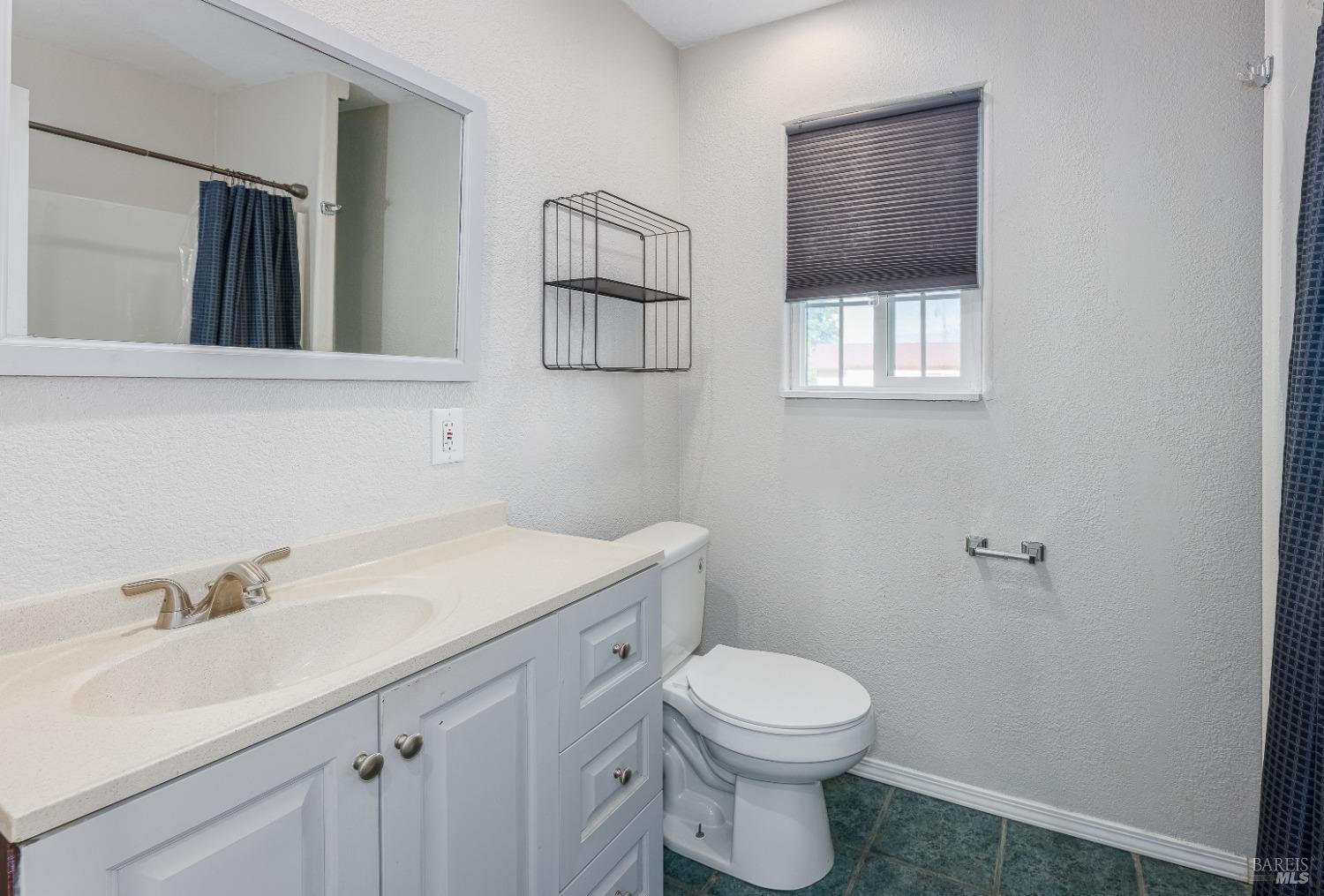 Detail Gallery Image 28 of 34 For 142 Lakehurst Dr, Vacaville,  CA 95687 - 4 Beds | 2/1 Baths