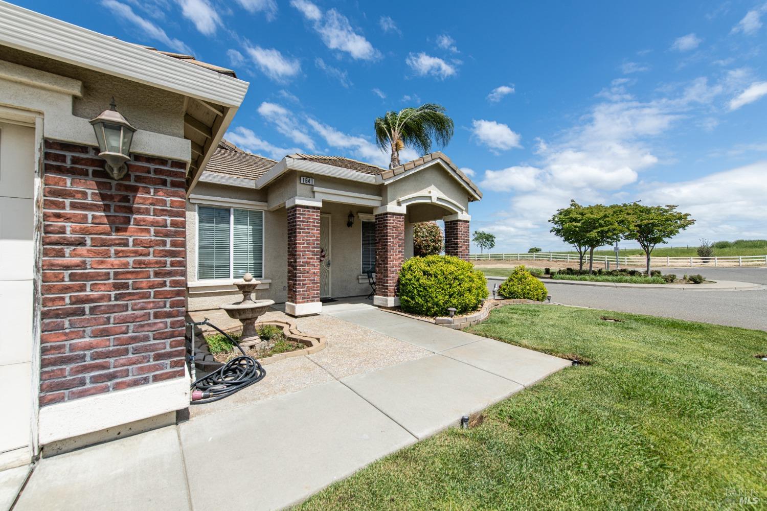 Detail Gallery Image 3 of 62 For 1641 Hickam Cir, Suisun City,  CA 94585 - 4 Beds | 2 Baths