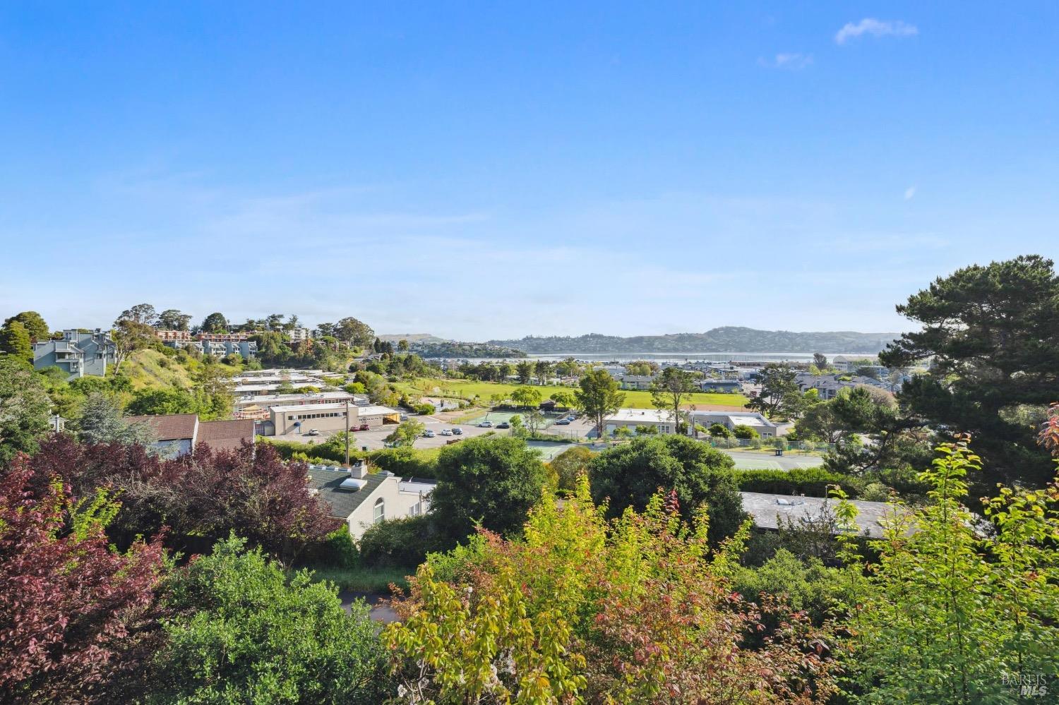 Detail Gallery Image 18 of 27 For 122 Lower Anchorage Rd, Sausalito,  CA 94965 - 2 Beds | 2 Baths