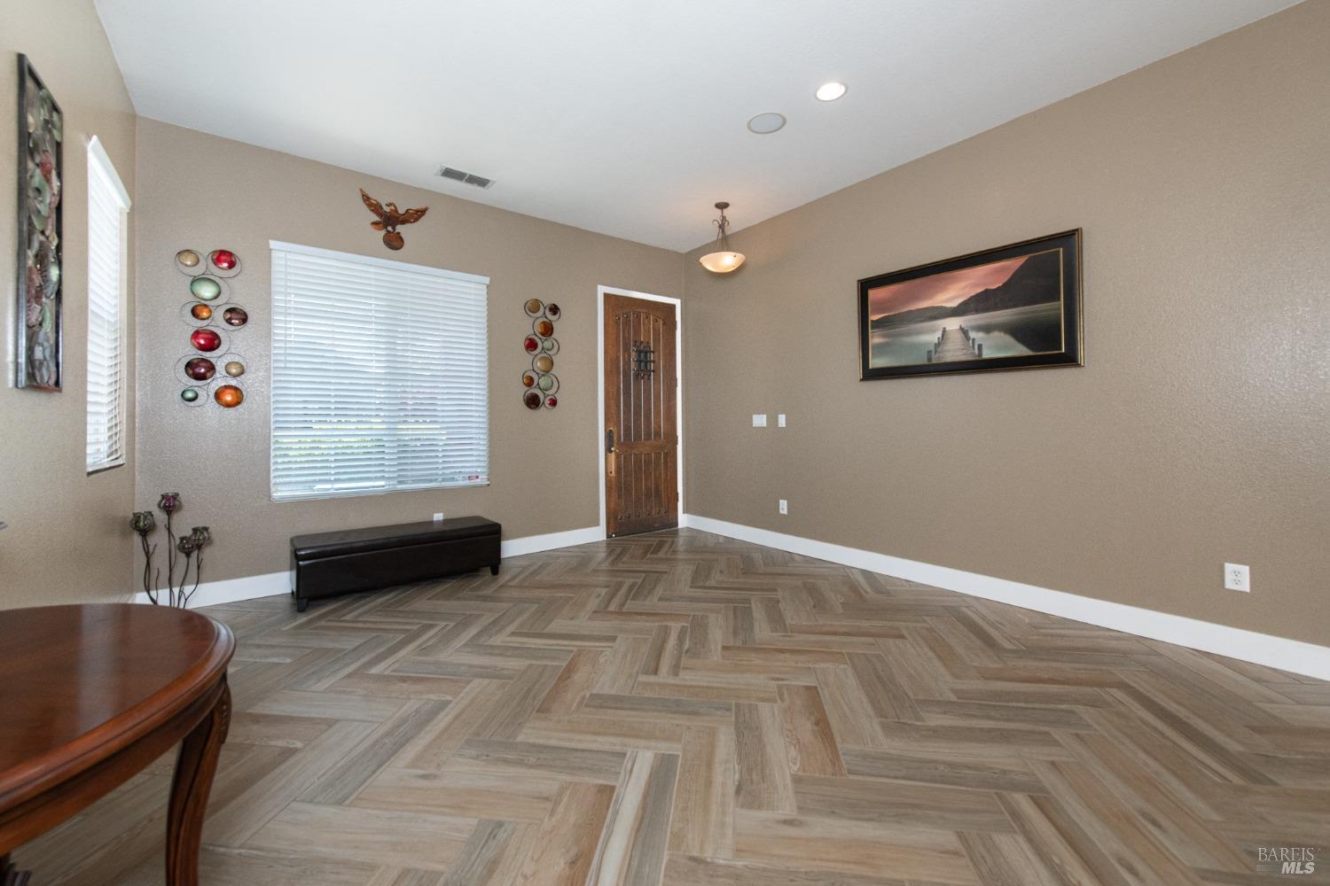 Detail Gallery Image 14 of 62 For 1641 Hickam Cir, Suisun City,  CA 94585 - 4 Beds | 2 Baths