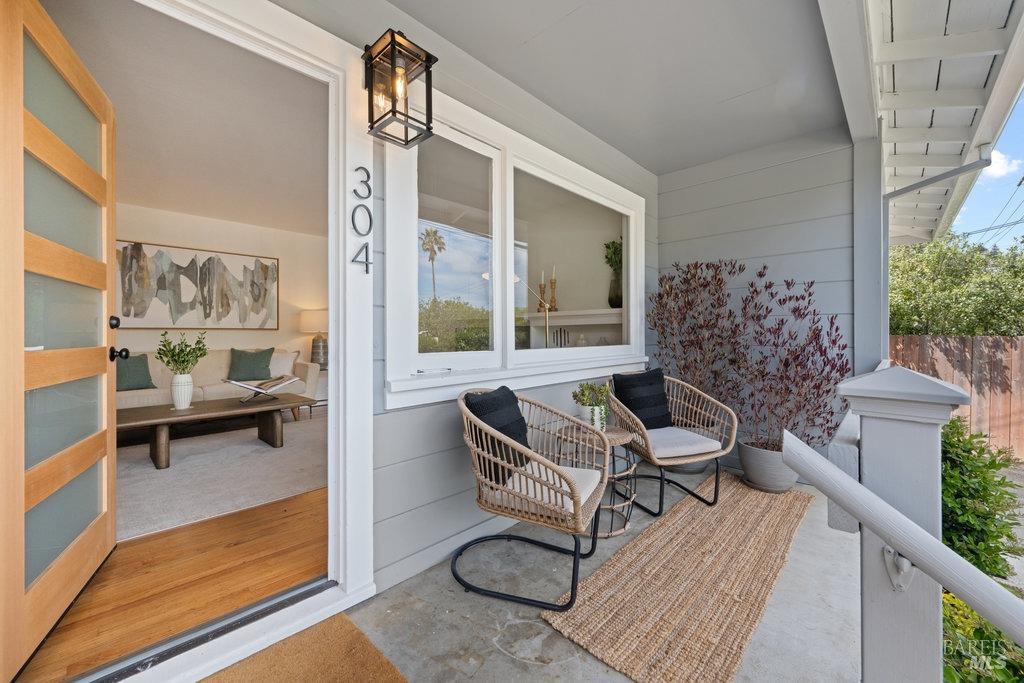 Detail Gallery Image 7 of 43 For 304 Bell Ln, Mill Valley,  CA 94941 - 4 Beds | 2 Baths