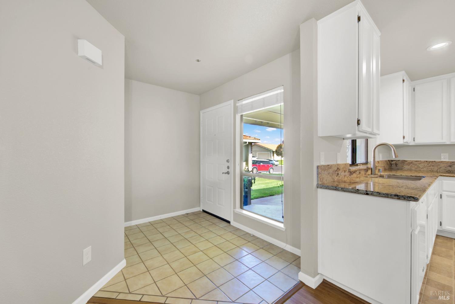 Detail Gallery Image 5 of 28 For 166 Bryce Way, Vacaville,  CA 95687 - 2 Beds | 2 Baths