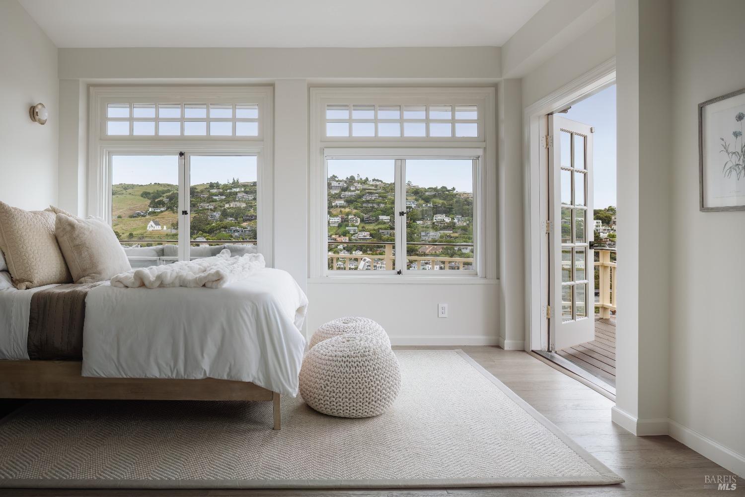 Detail Gallery Image 2 of 18 For 80 Eastview Ave, Tiburon,  CA 94920 - 3 Beds | 3/1 Baths