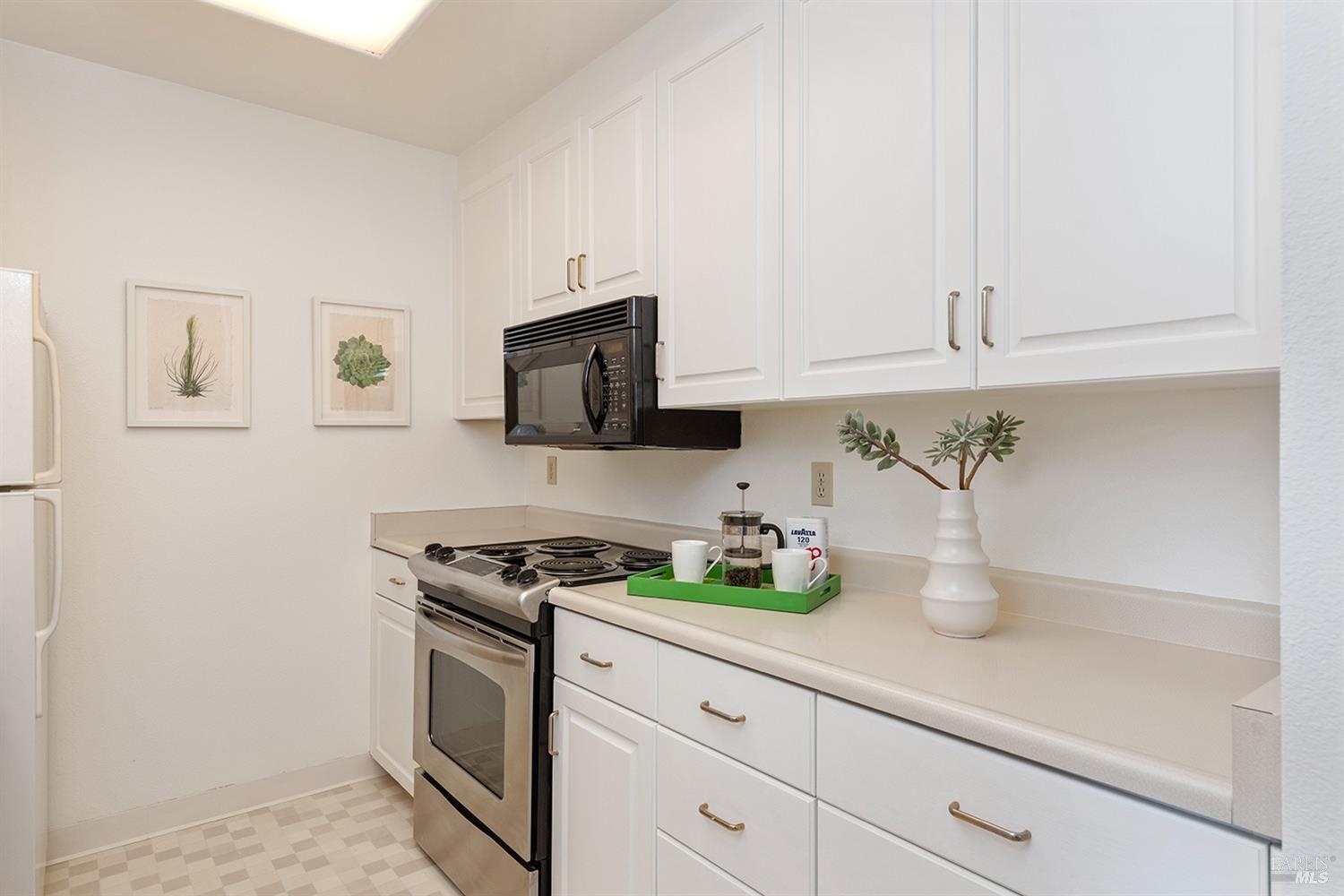 Detail Gallery Image 11 of 38 For 100 Thorndale Dr #149,  San Rafael,  CA 94903 - 2 Beds | 2 Baths