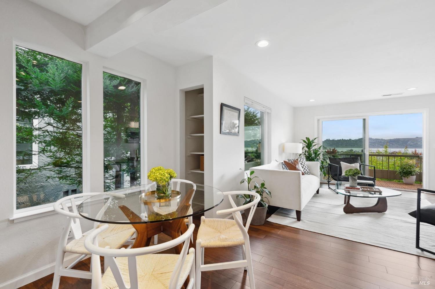 Detail Gallery Image 1 of 27 For 122 Lower Anchorage Rd, Sausalito,  CA 94965 - 2 Beds | 2 Baths