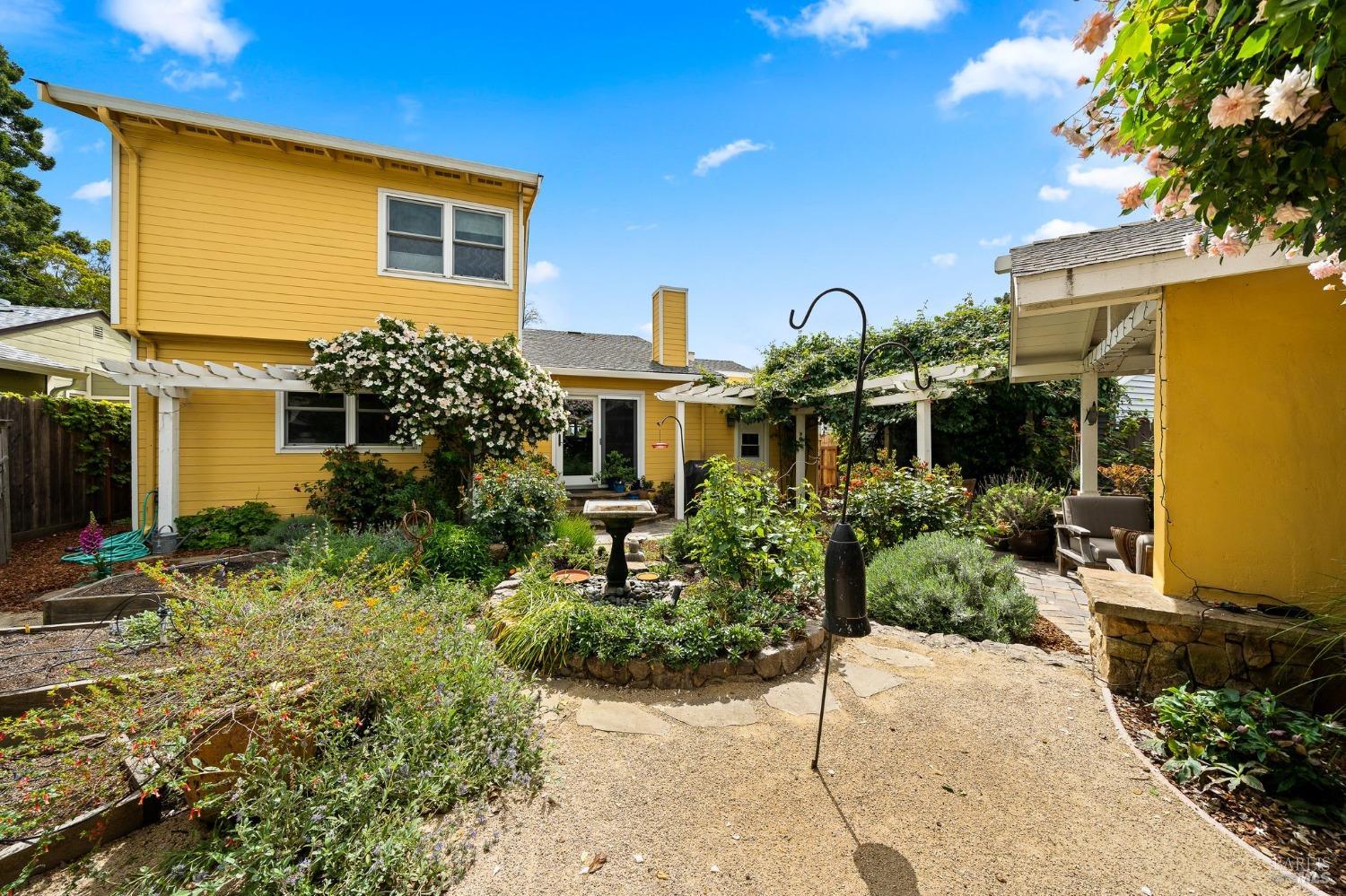 Detail Gallery Image 25 of 26 For 921 Elane Way, Benicia,  CA 94510 - 4 Beds | 2 Baths