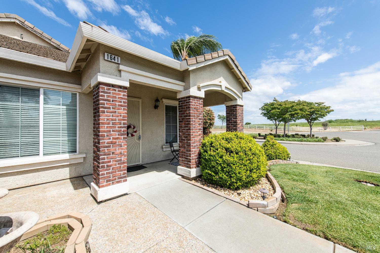 Detail Gallery Image 9 of 62 For 1641 Hickam Cir, Suisun City,  CA 94585 - 4 Beds | 2 Baths