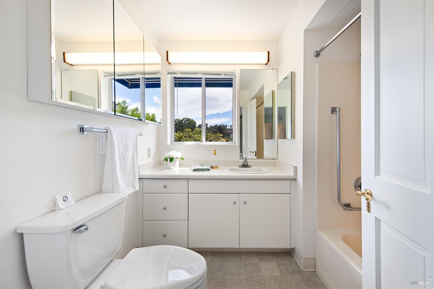 Detail Gallery Image 21 of 38 For 100 Thorndale Dr #149,  San Rafael,  CA 94903 - 2 Beds | 2 Baths
