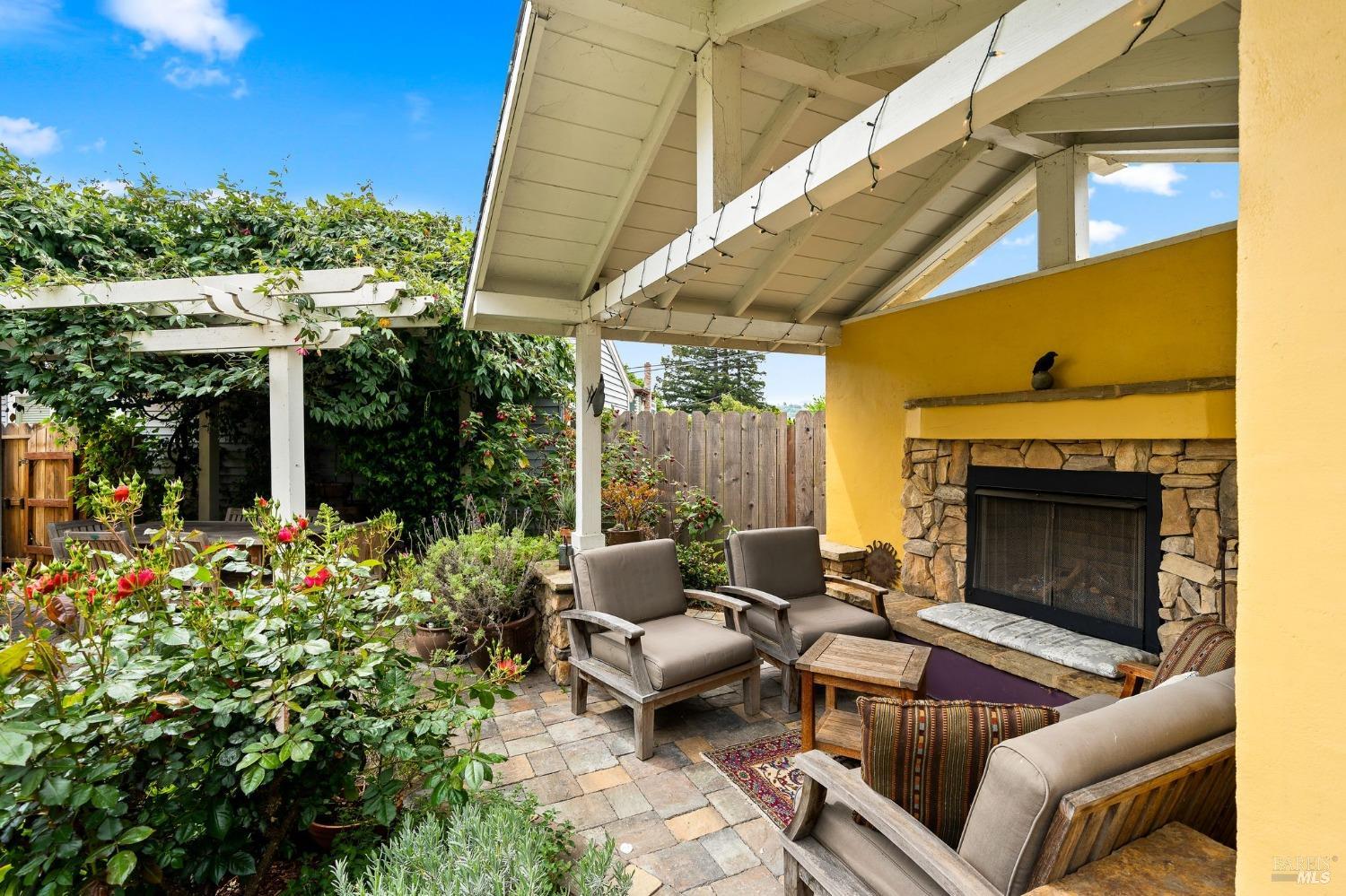 Detail Gallery Image 20 of 26 For 921 Elane Way, Benicia,  CA 94510 - 4 Beds | 2 Baths