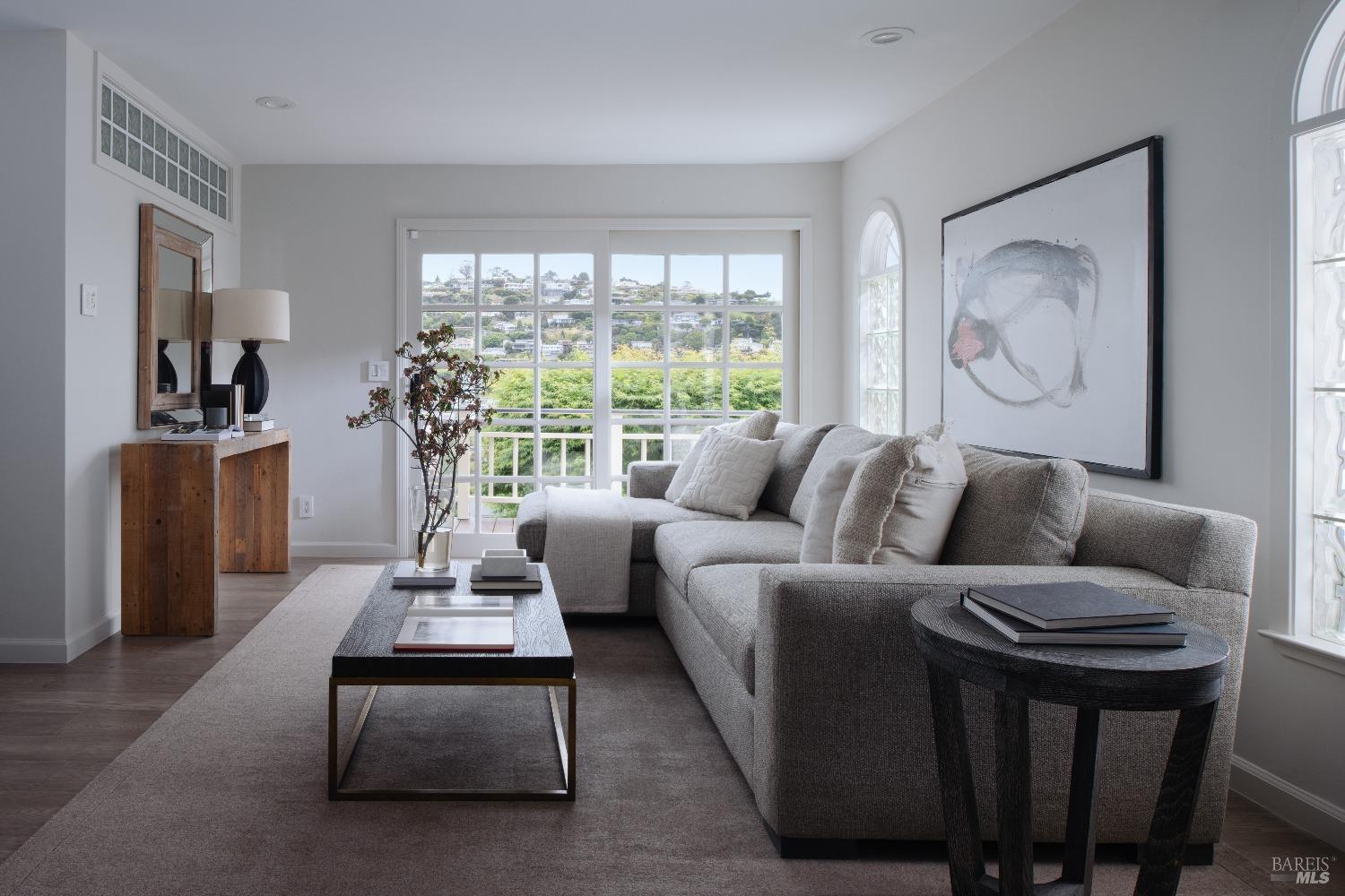 Detail Gallery Image 7 of 18 For 80 Eastview Ave, Tiburon,  CA 94920 - 3 Beds | 3/1 Baths