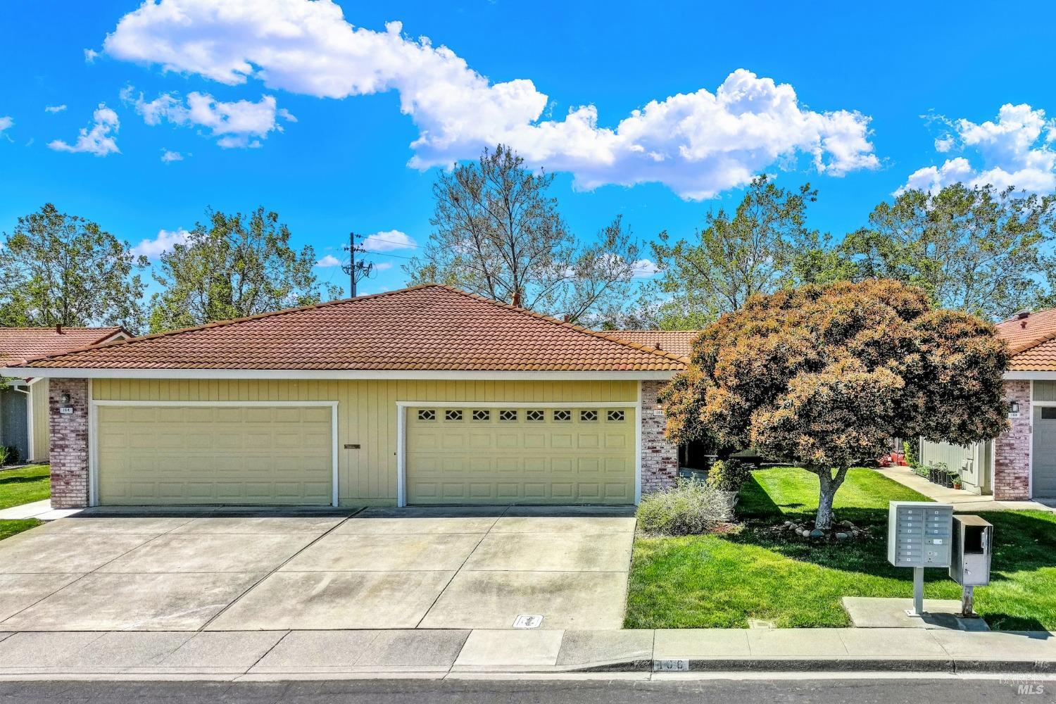 Detail Gallery Image 1 of 28 For 166 Bryce Way, Vacaville,  CA 95687 - 2 Beds | 2 Baths