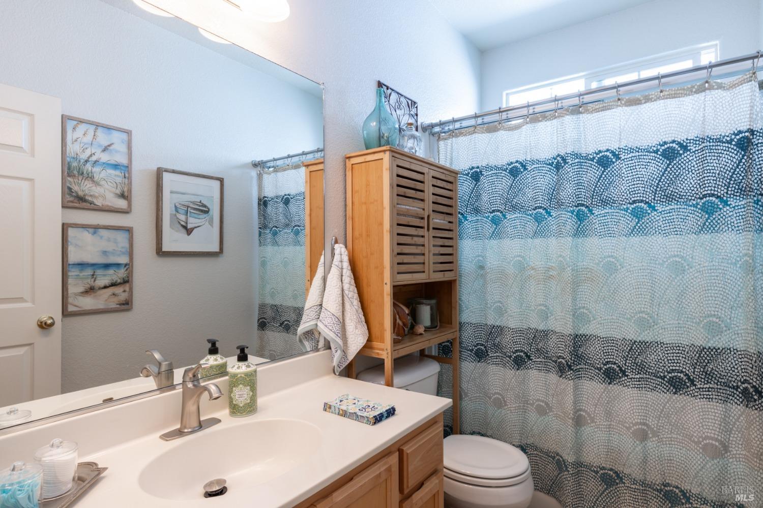 Detail Gallery Image 16 of 26 For 395 Mark West Commons Cir, Santa Rosa,  CA 95403 - 3 Beds | 2/1 Baths