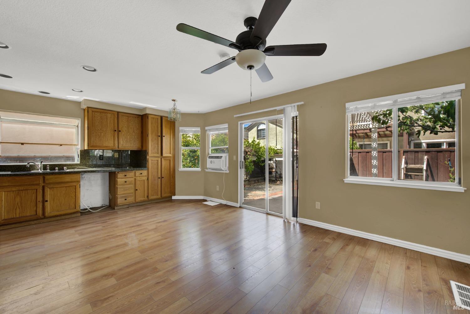 Detail Gallery Image 27 of 72 For 503 Floyd Ct, Suisun City,  CA 94585 - 3 Beds | 2/1 Baths
