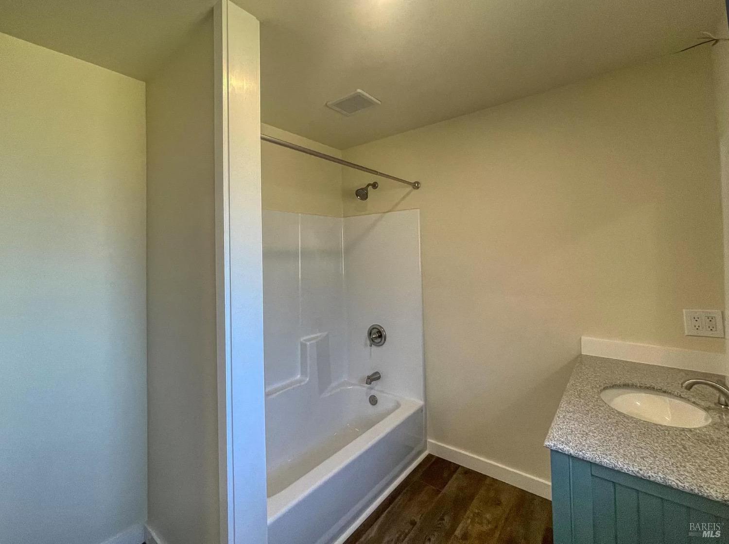 Detail Gallery Image 9 of 29 For 252 Brittain Ln, Santa Rosa,  CA 95401 - 1 Beds | 1 Baths