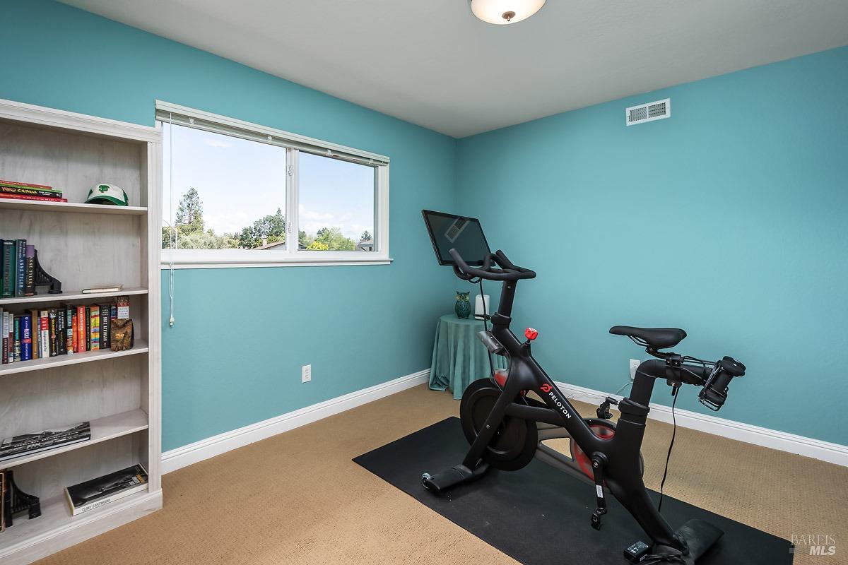 Detail Gallery Image 22 of 47 For 85 Stanford Ct, Novato,  CA 94947 - 4 Beds | 2/1 Baths