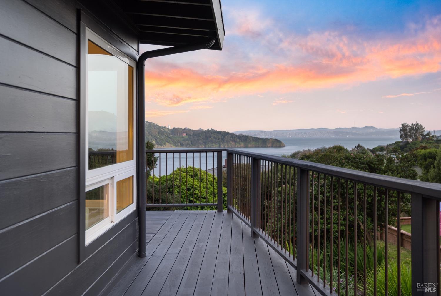 Detail Gallery Image 1 of 72 For 2220 Vistazo St, Tiburon,  CA 94920 - 3 Beds | 2 Baths