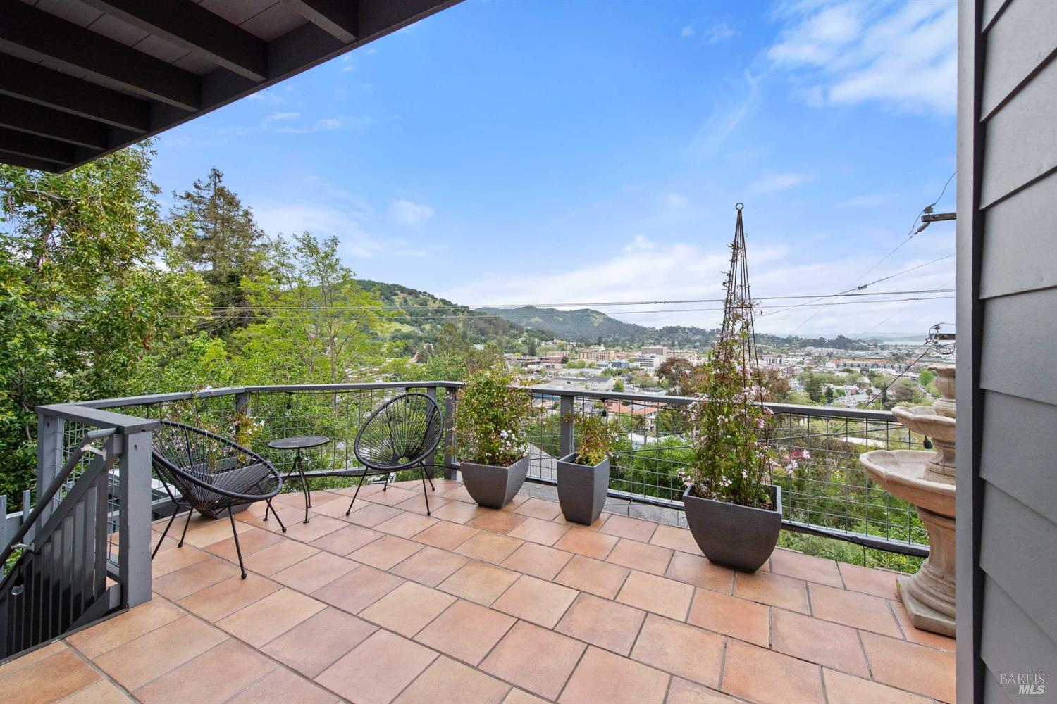 Detail Gallery Image 1 of 16 For 21 Miraflores Ave, San Rafael,  CA 94901 - 2 Beds | 1 Baths