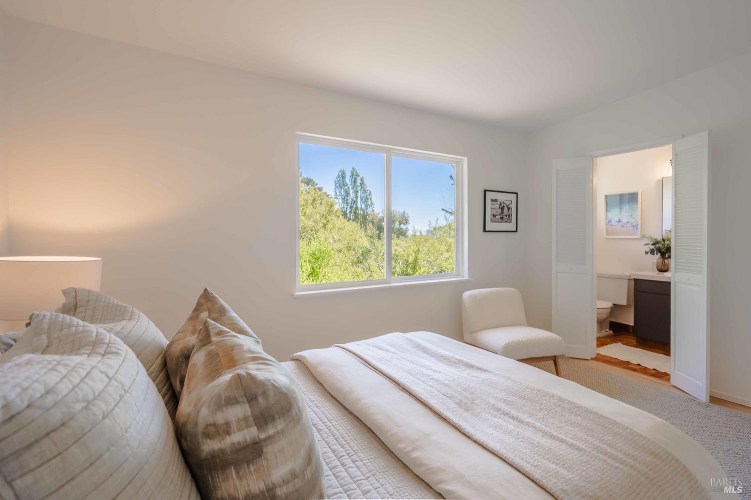 Detail Gallery Image 11 of 72 For 2220 Vistazo St, Tiburon,  CA 94920 - 3 Beds | 2 Baths
