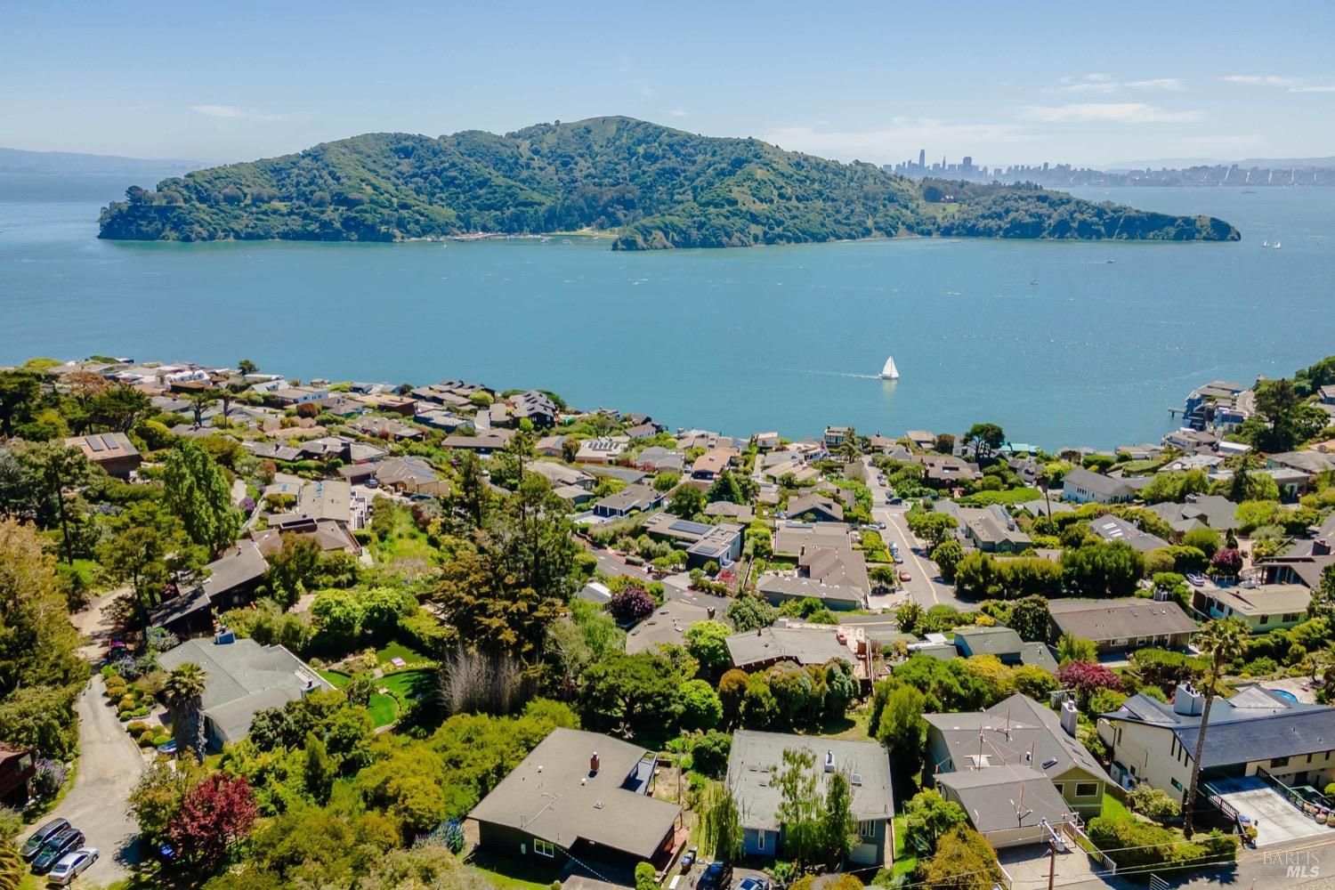 Detail Gallery Image 63 of 72 For 2220 Vistazo St, Tiburon,  CA 94920 - 3 Beds | 2 Baths