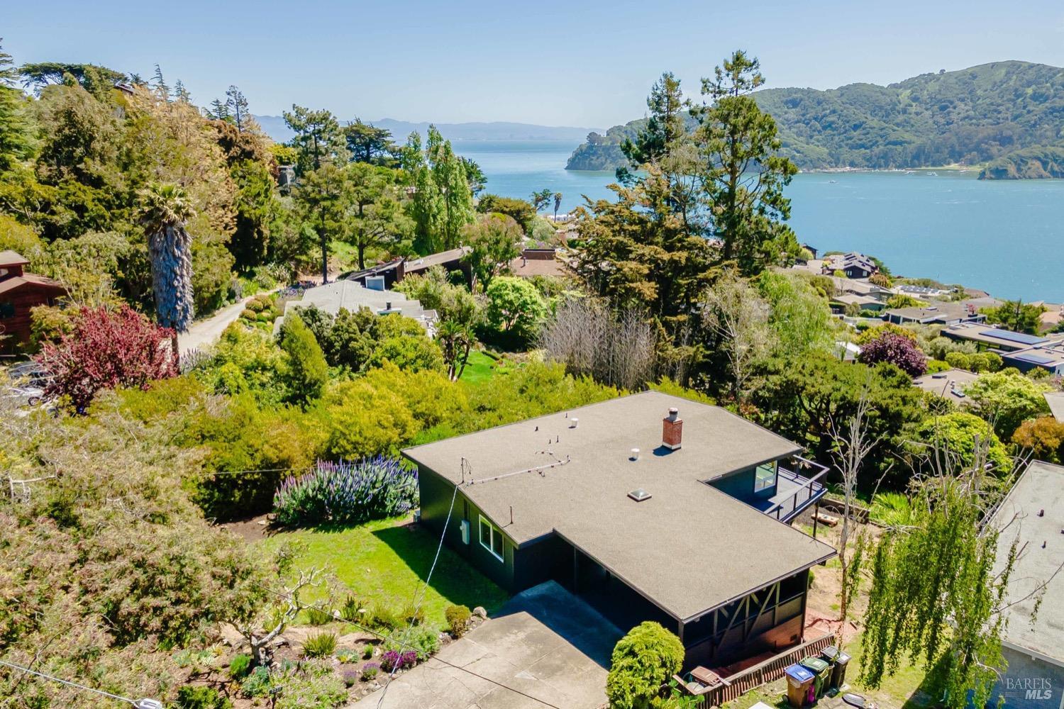 Detail Gallery Image 60 of 72 For 2220 Vistazo St, Tiburon,  CA 94920 - 3 Beds | 2 Baths