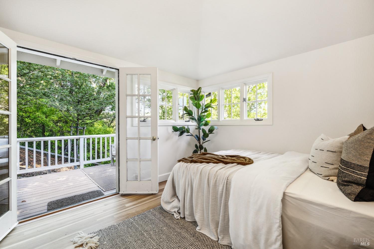 Detail Gallery Image 66 of 81 For 281 Crescent Rd a,  San Anselmo,  CA 94960 - 6 Beds | 3/1 Baths