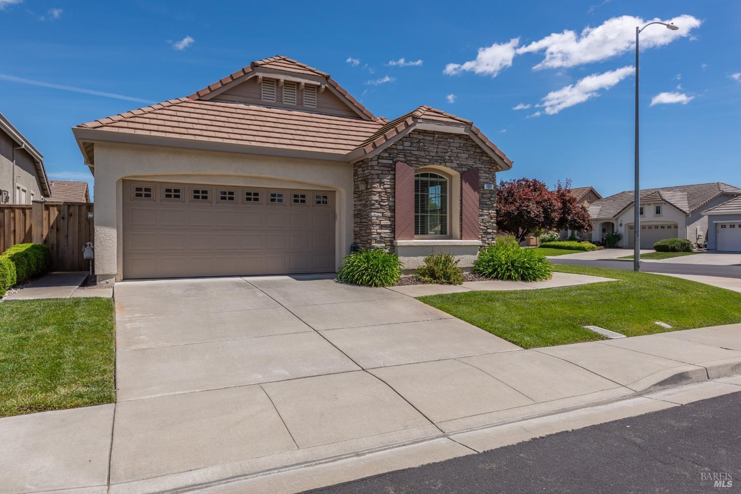 Red Mulberry Court, Vacaville, California image 3