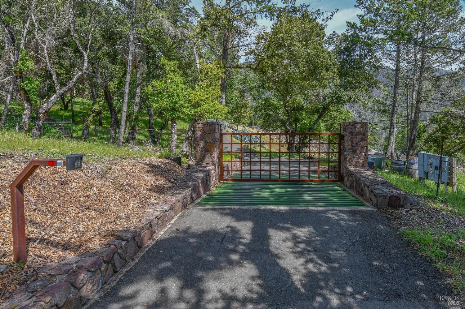 Detail Gallery Image 2 of 77 For 386 Dutch Henry Canyon Rd, Calistoga,  CA 94515 - 3 Beds | 2/1 Baths