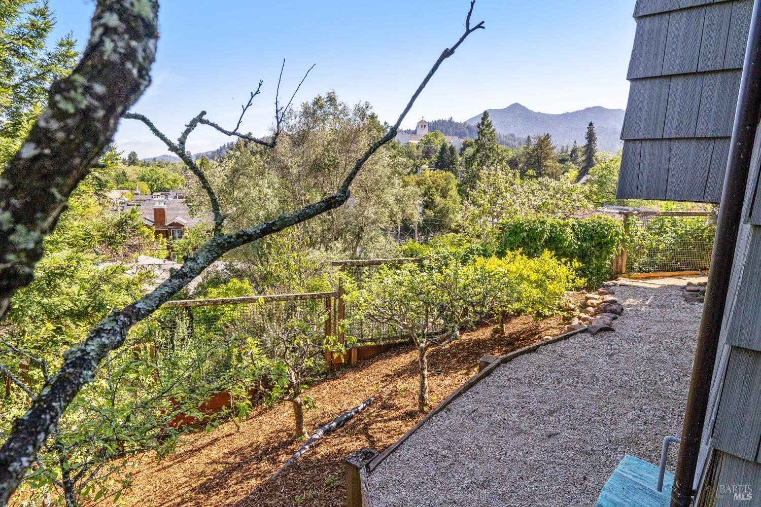 Detail Gallery Image 75 of 81 For 281 Crescent Rd a,  San Anselmo,  CA 94960 - 6 Beds | 3/1 Baths