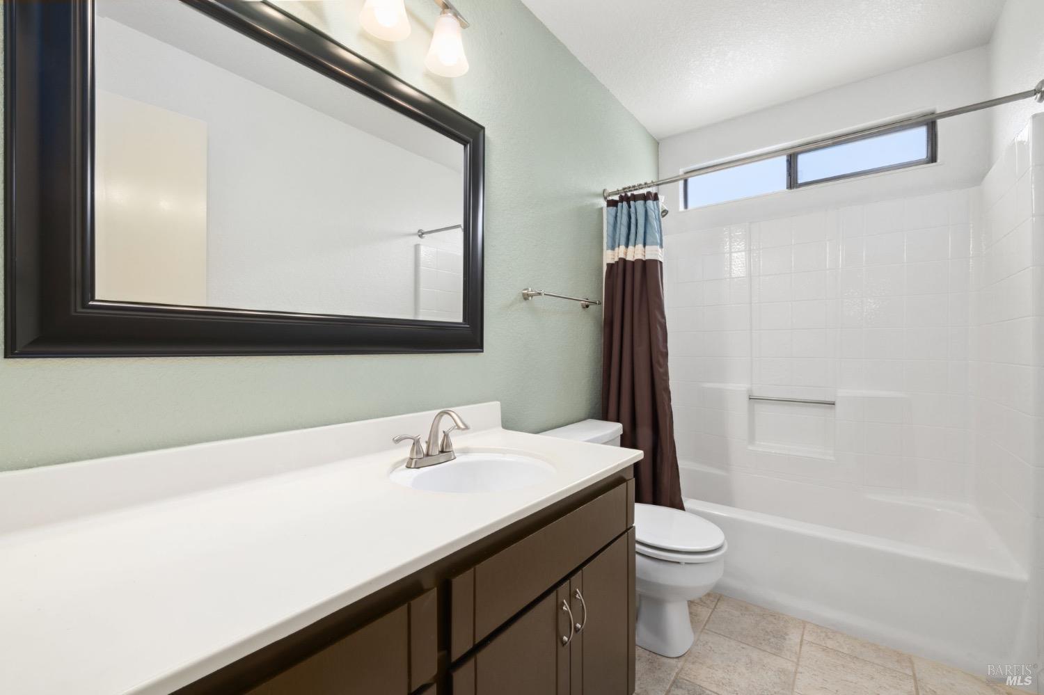 Detail Gallery Image 24 of 43 For 7856 Medallion Way, Rohnert Park,  CA 94928 - 3 Beds | 2/1 Baths