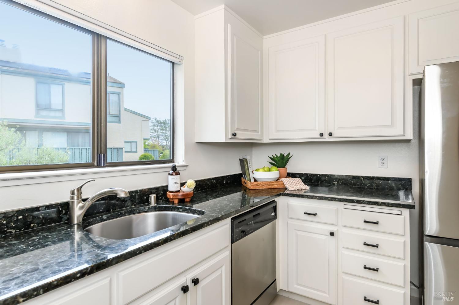 Detail Gallery Image 12 of 25 For 846 S Eliseo Dr, Greenbrae,  CA 94904 - 2 Beds | 1/1 Baths