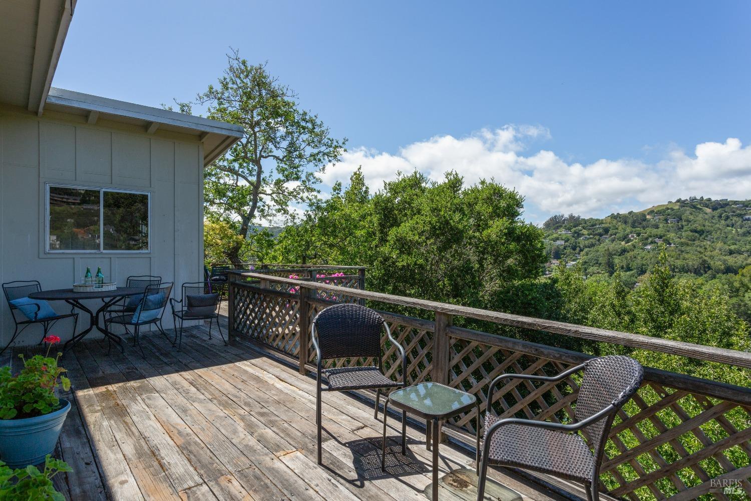 Detail Gallery Image 28 of 37 For 97 Ridge Rd, San Anselmo,  CA 94960 - 2 Beds | 1 Baths