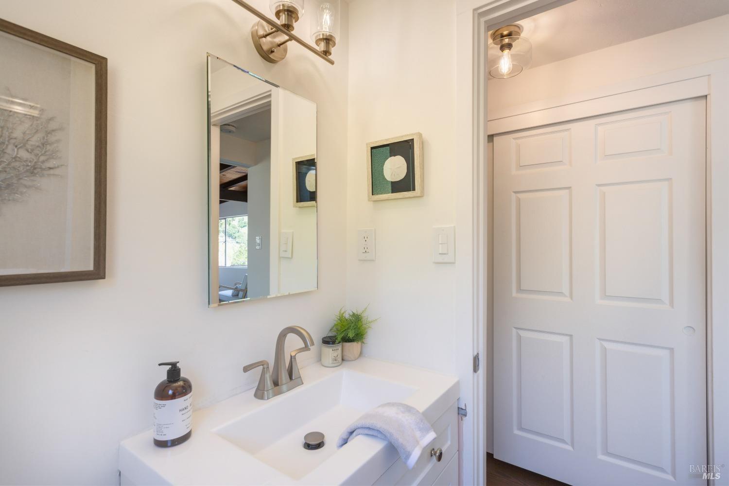 Detail Gallery Image 26 of 37 For 97 Ridge Rd, San Anselmo,  CA 94960 - 2 Beds | 1 Baths