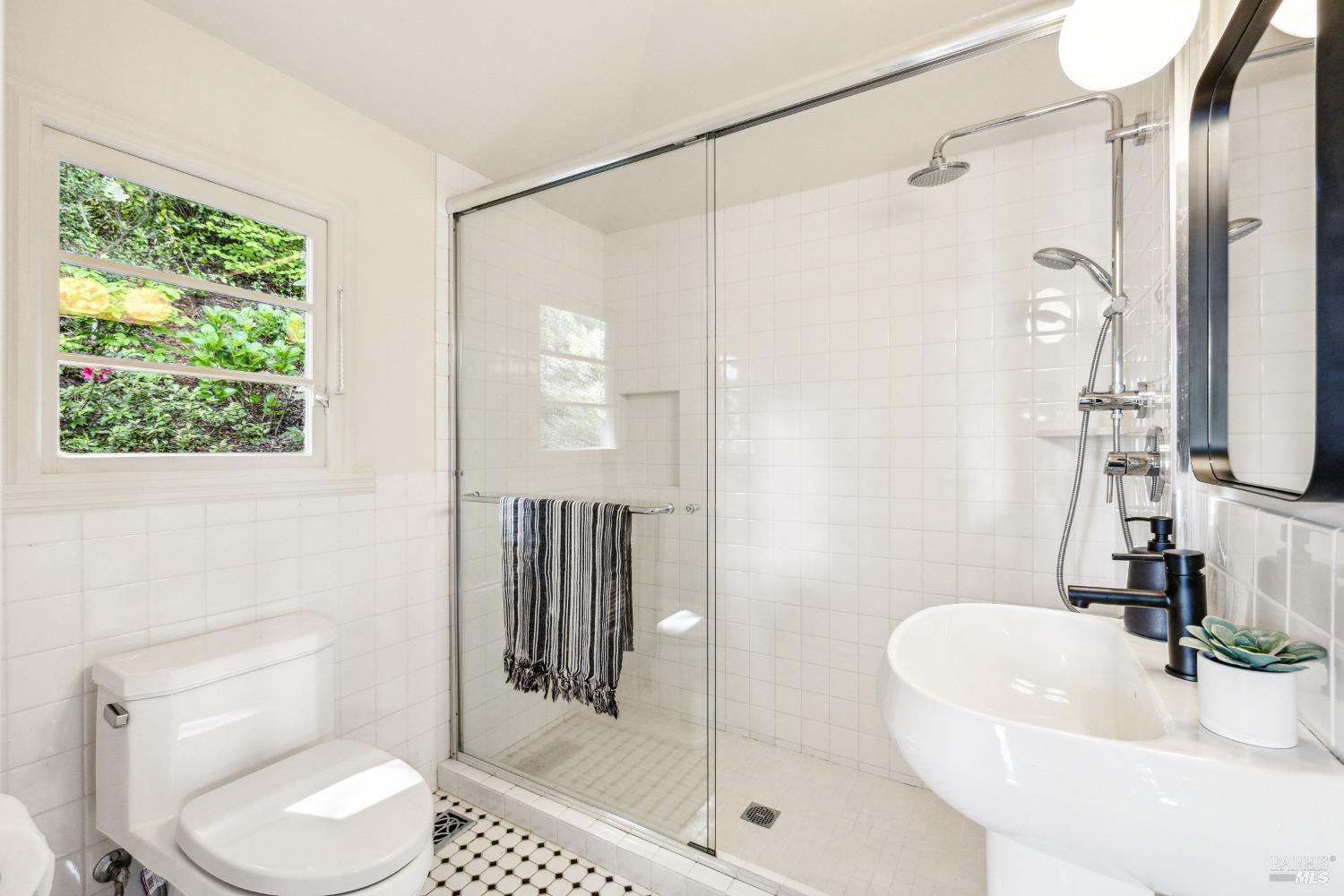 Detail Gallery Image 69 of 81 For 281 Crescent Rd a,  San Anselmo,  CA 94960 - 6 Beds | 3/1 Baths