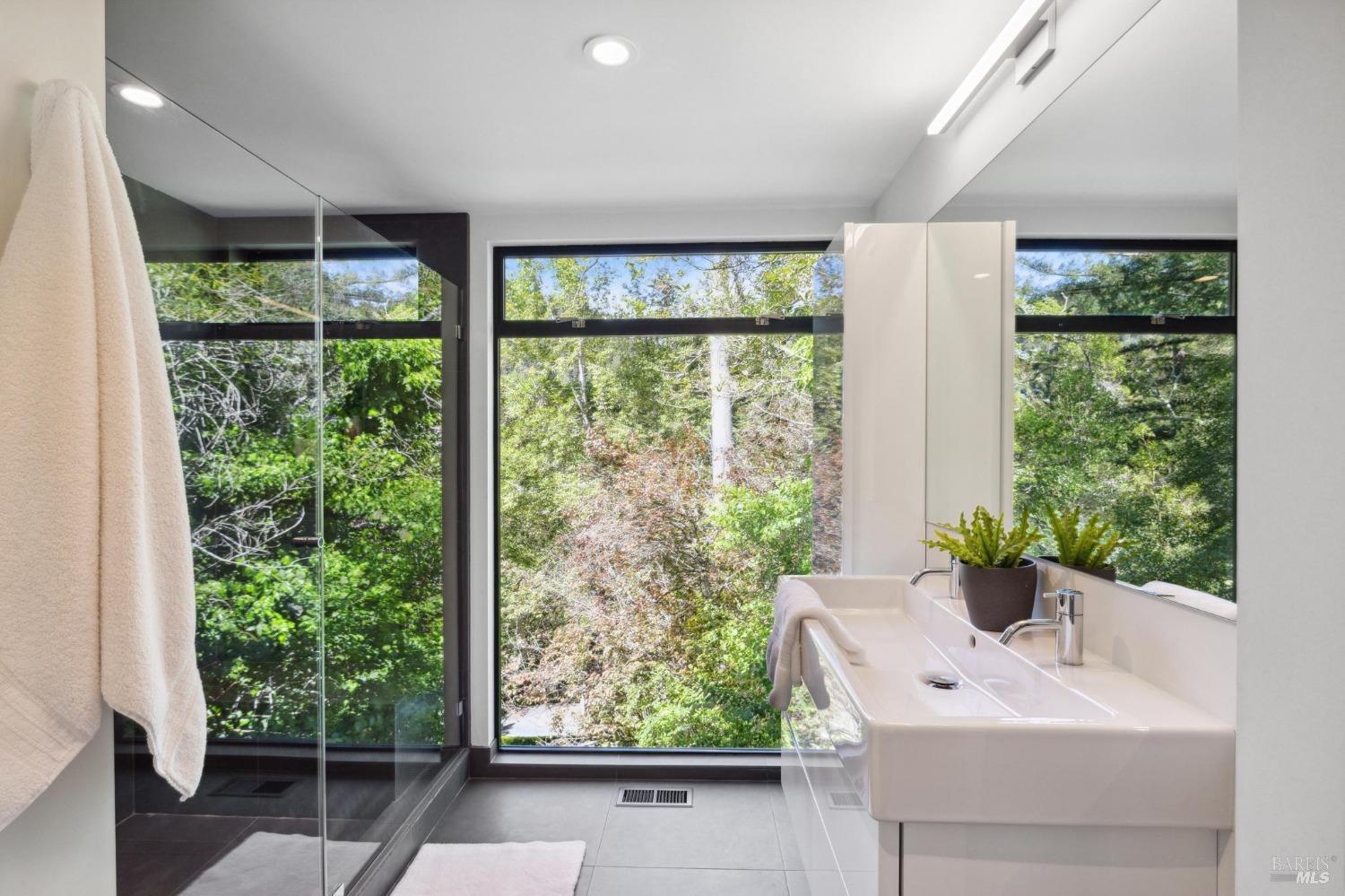 Detail Gallery Image 22 of 30 For 347 Lovell Ave, Mill Valley,  CA 94941 - 3 Beds | 2/1 Baths