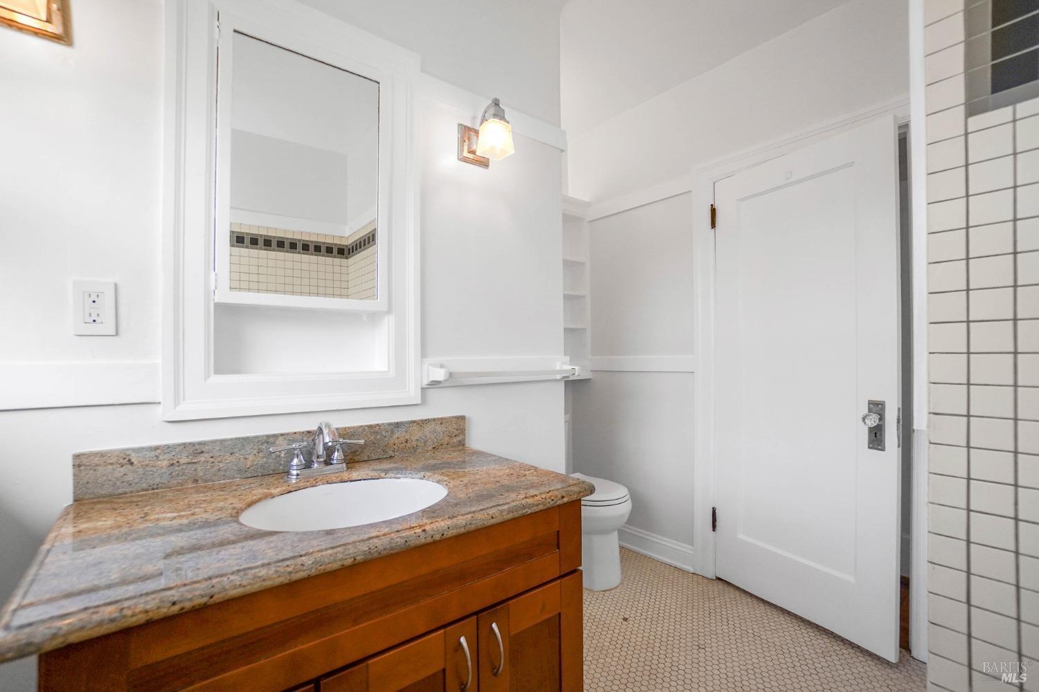 Detail Gallery Image 11 of 19 For 1108 E 33rd St, Oakland,  CA 94610 - 2 Beds | 1/1 Baths