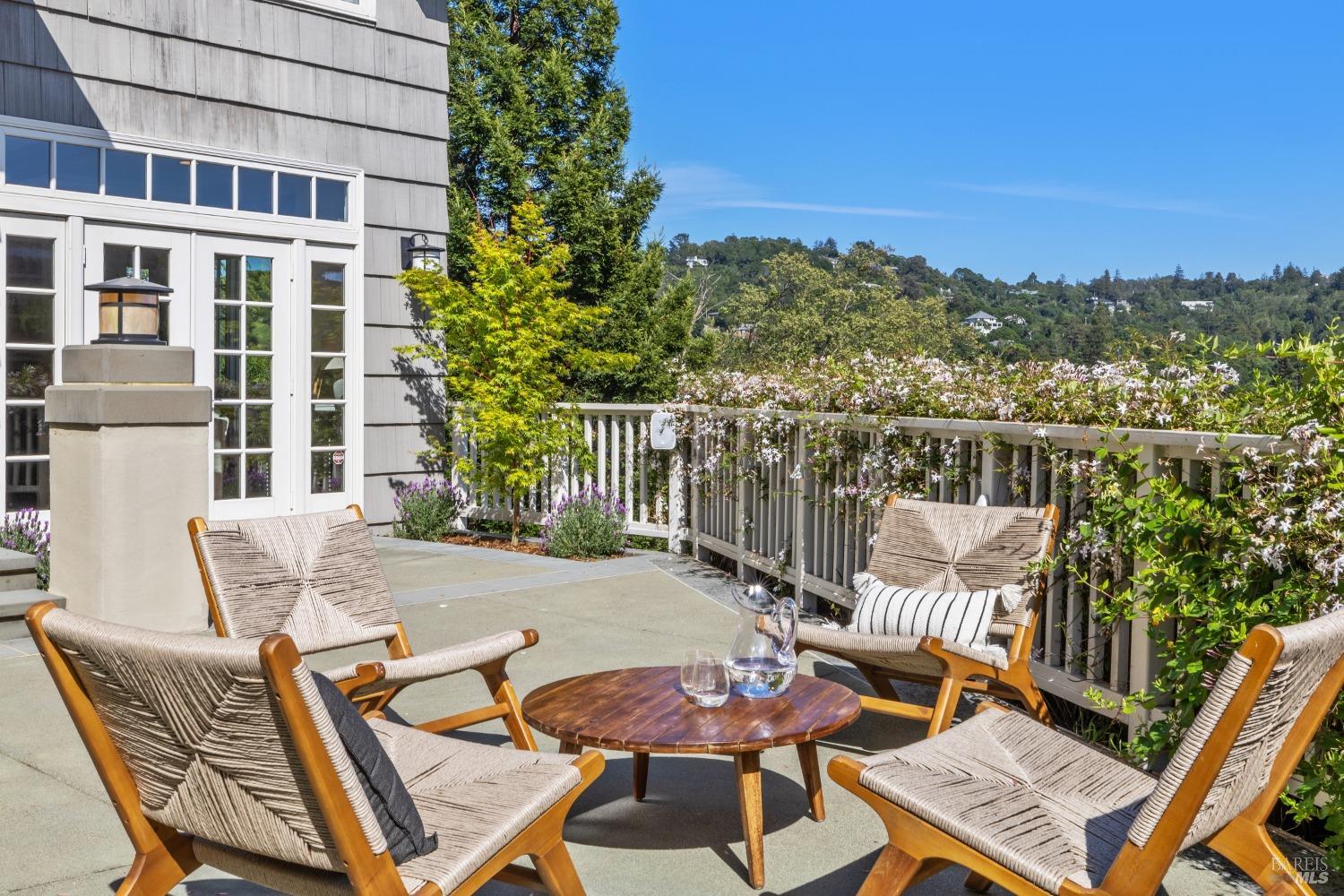 Detail Gallery Image 4 of 81 For 281 Crescent Rd a,  San Anselmo,  CA 94960 - 6 Beds | 3/1 Baths