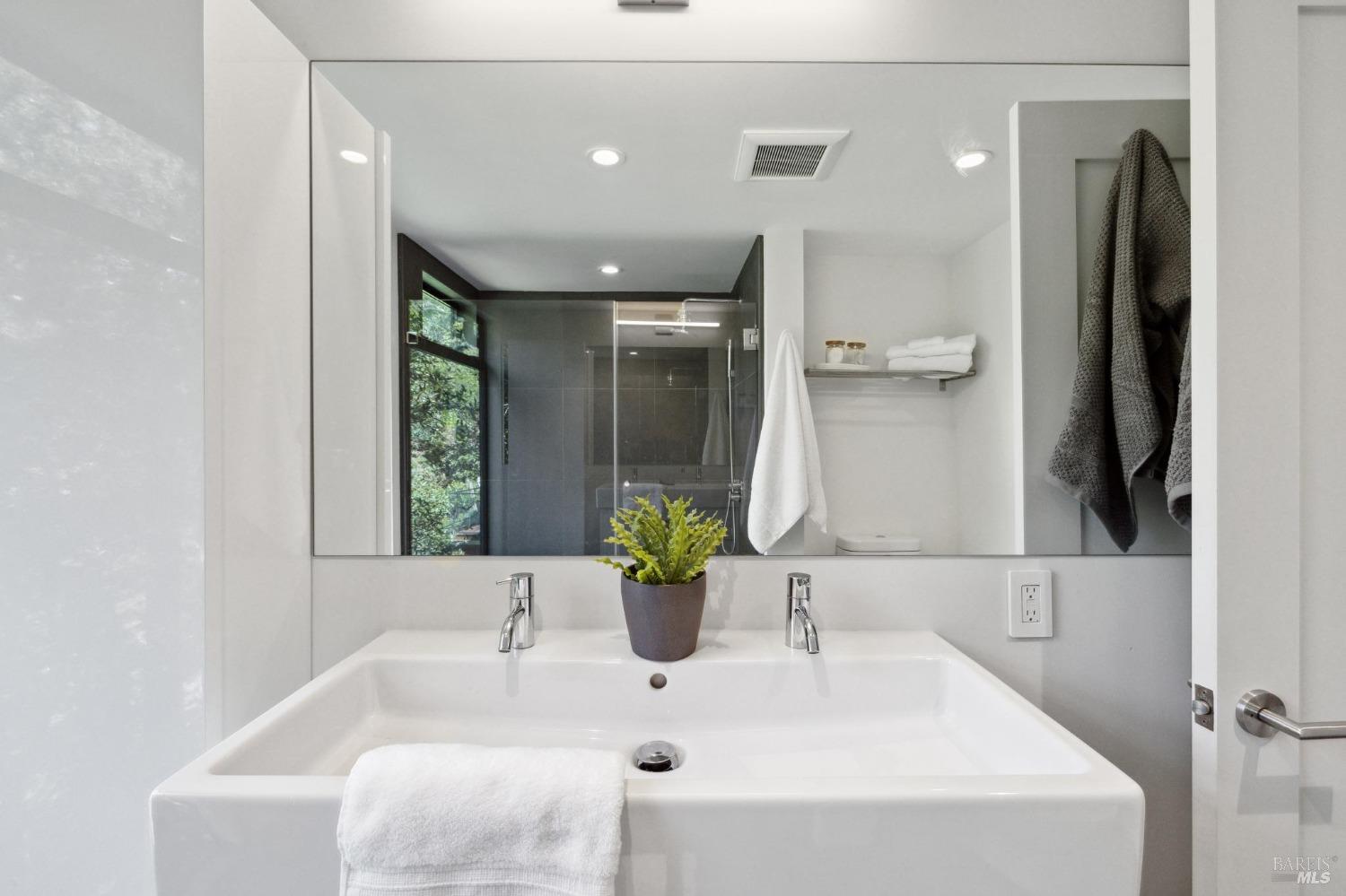 Detail Gallery Image 23 of 30 For 347 Lovell Ave, Mill Valley,  CA 94941 - 3 Beds | 2/1 Baths