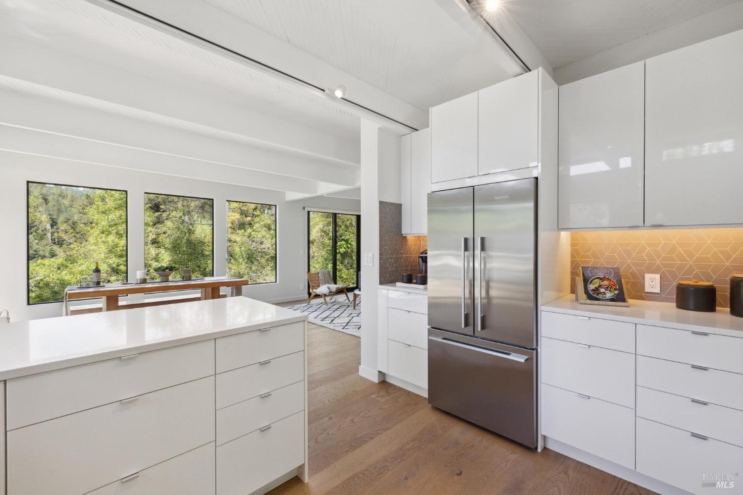 Detail Gallery Image 10 of 30 For 347 Lovell Ave, Mill Valley,  CA 94941 - 3 Beds | 2/1 Baths
