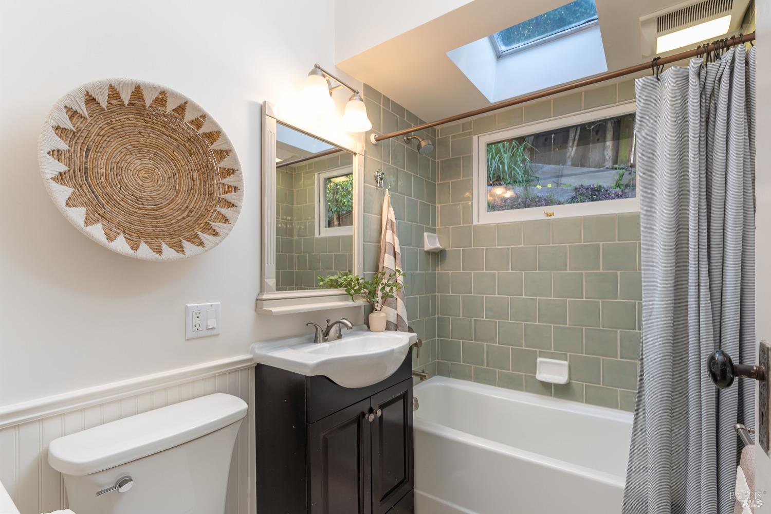 Detail Gallery Image 23 of 38 For 101 Cornelia Ave, Mill Valley,  CA 94941 - 4 Beds | 2/1 Baths