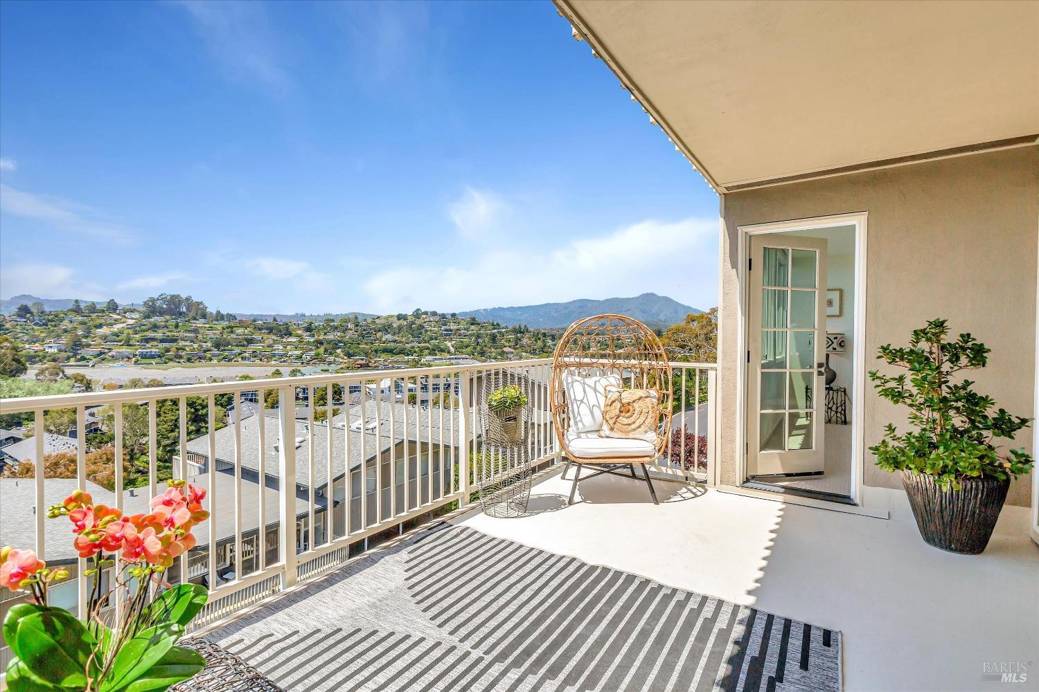 Detail Gallery Image 3 of 30 For 4 Janet Way #107,  Tiburon,  CA 94920 - 2 Beds | 1 Baths