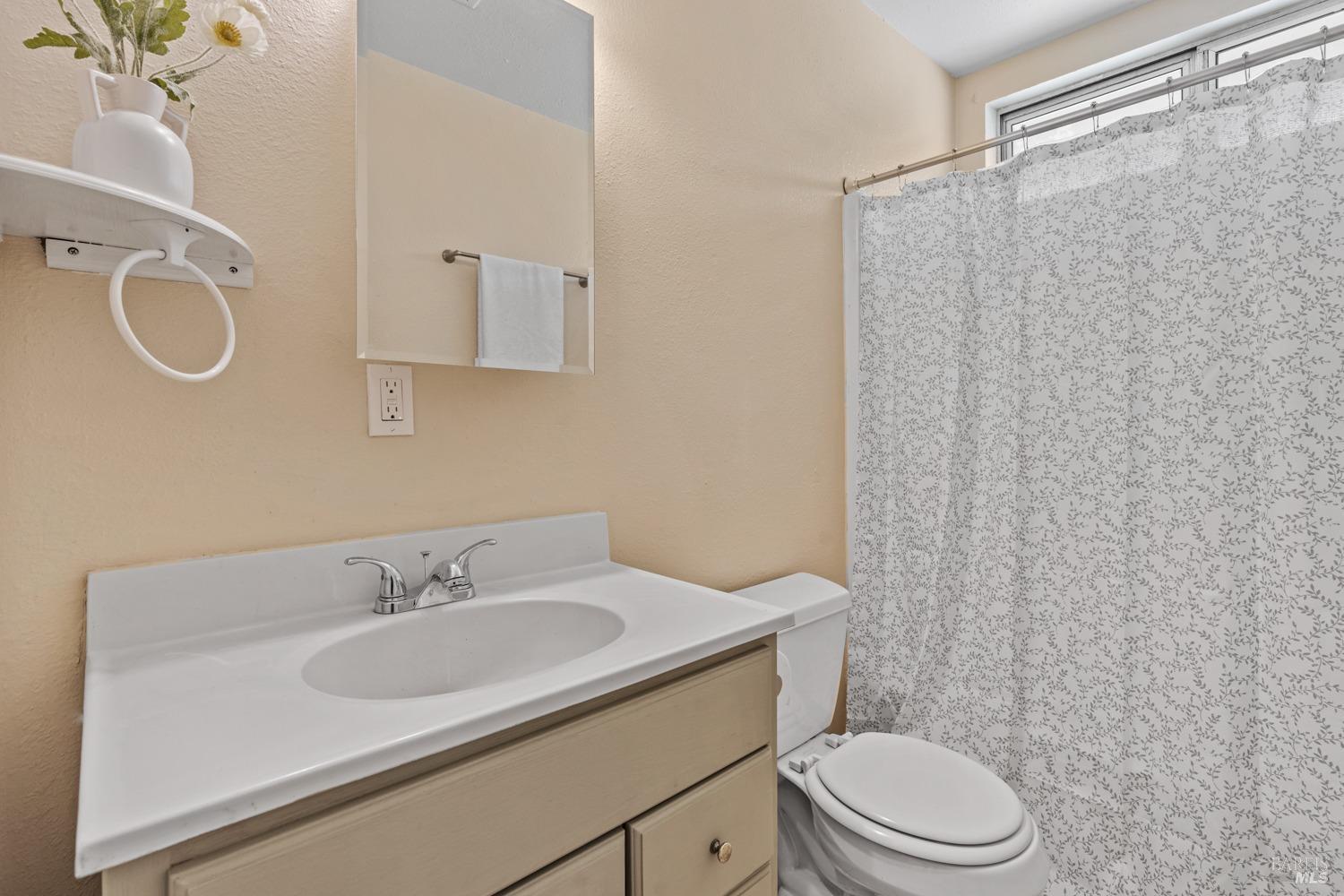 Detail Gallery Image 8 of 23 For 10861 Main St, Potter Valley,  CA 95469 - 4 Beds | 1/1 Baths