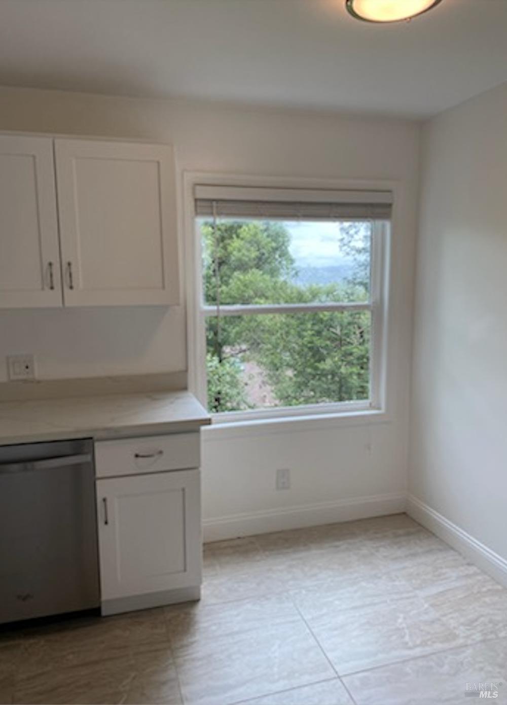 Detail Gallery Image 8 of 21 For 140 Hill Path St, Corte Madera,  CA 94925 - 1 Beds | 1 Baths
